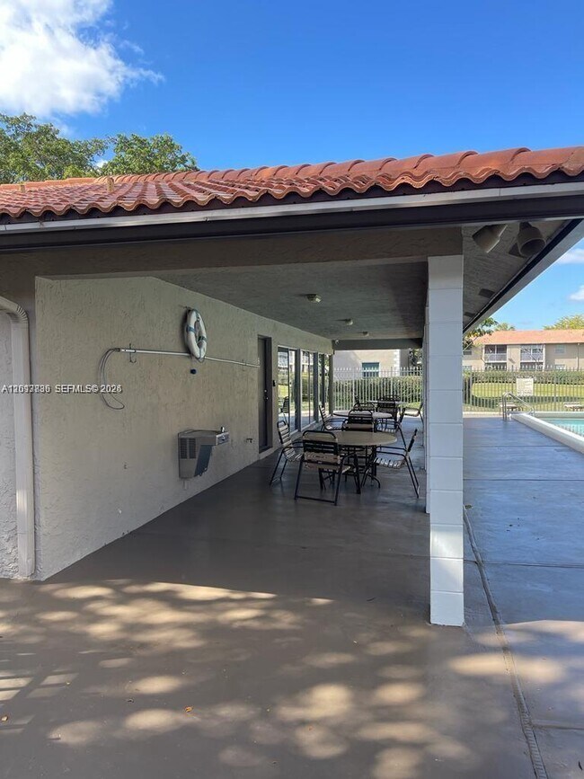 Building Photo - 8750 Royal Palm Blvd
