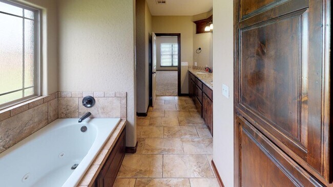 Building Photo - 328 Creekside Dr