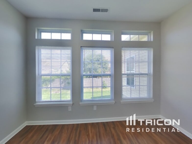 Building Photo - 1345 Colony Park Cir