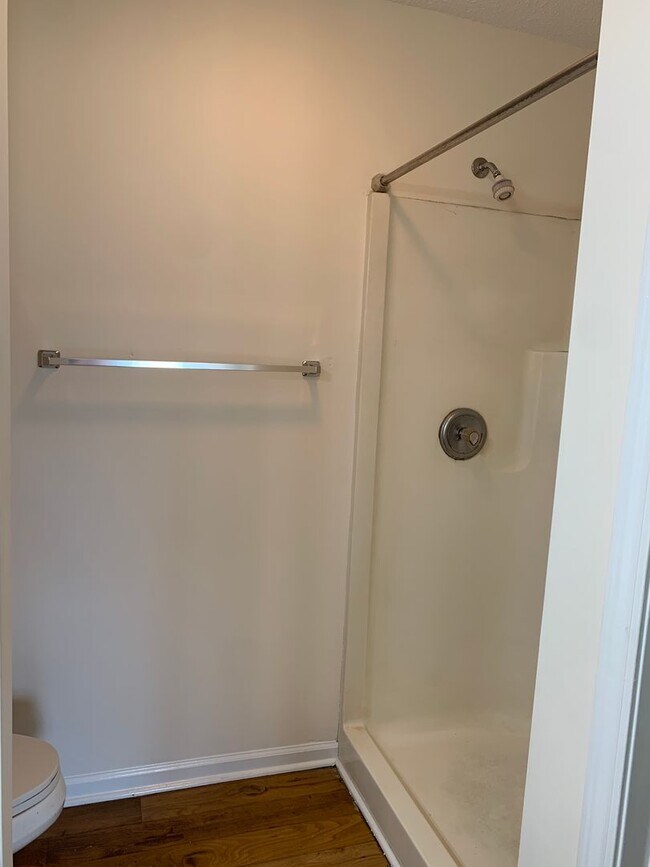Building Photo - 2 Bedroom, 2 Bath Condo in Holton Place - ...