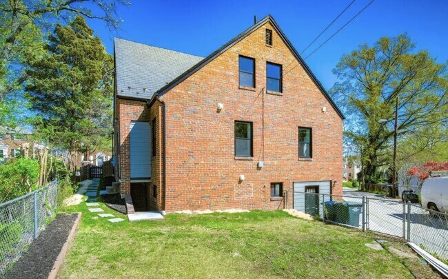 Building Photo - 4410 16th St NE