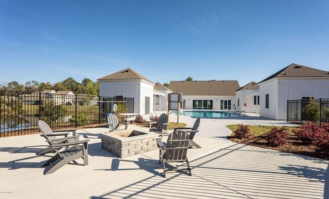 Building Photo - 3740 Sage Dr