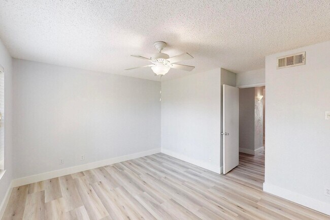 Building Photo - 846 Creekside Dr