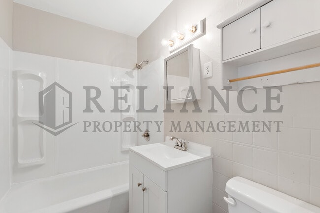 Building Photo - 709 S Pinecrest St
