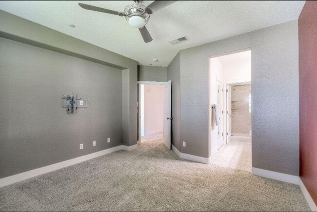 Building Photo - 405 Washington Square