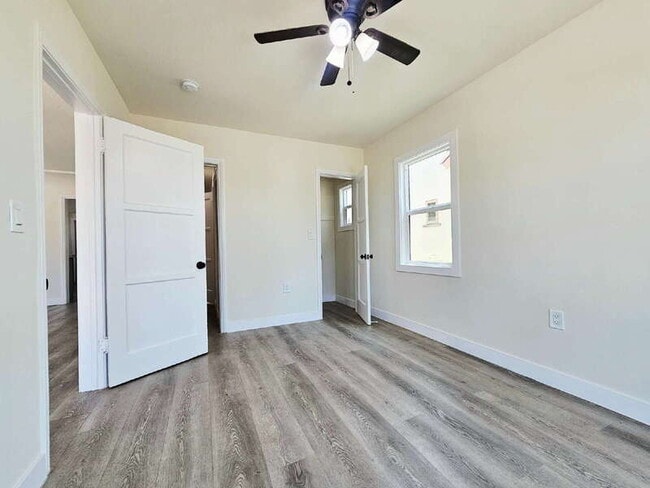 Building Photo - 1129 W 109th Pl