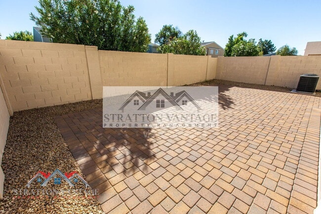 Building Photo - 544 N Alma School Rd