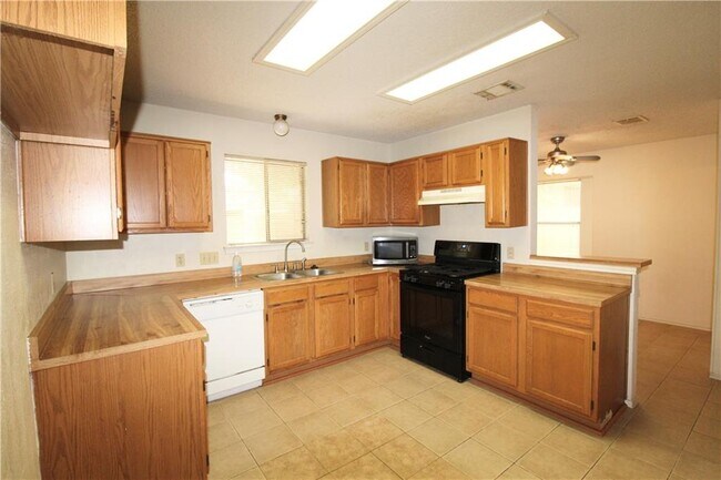 Building Photo - 15706 Racine Cove