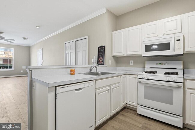 Building Photo - 9212 Azure Ct