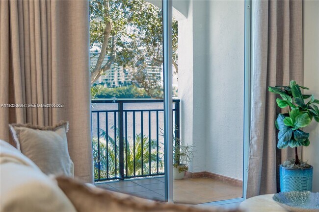 Building Photo - 3255 NE 184th St