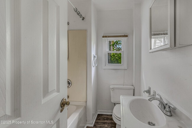 Building Photo - 367 N Bromley Ave