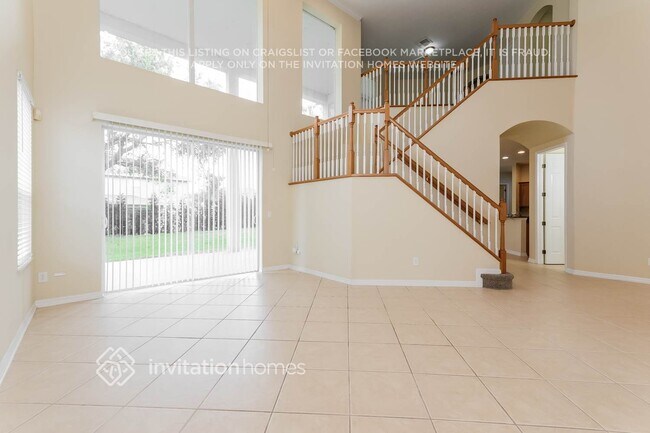 Building Photo - 806 Pecori Terrace