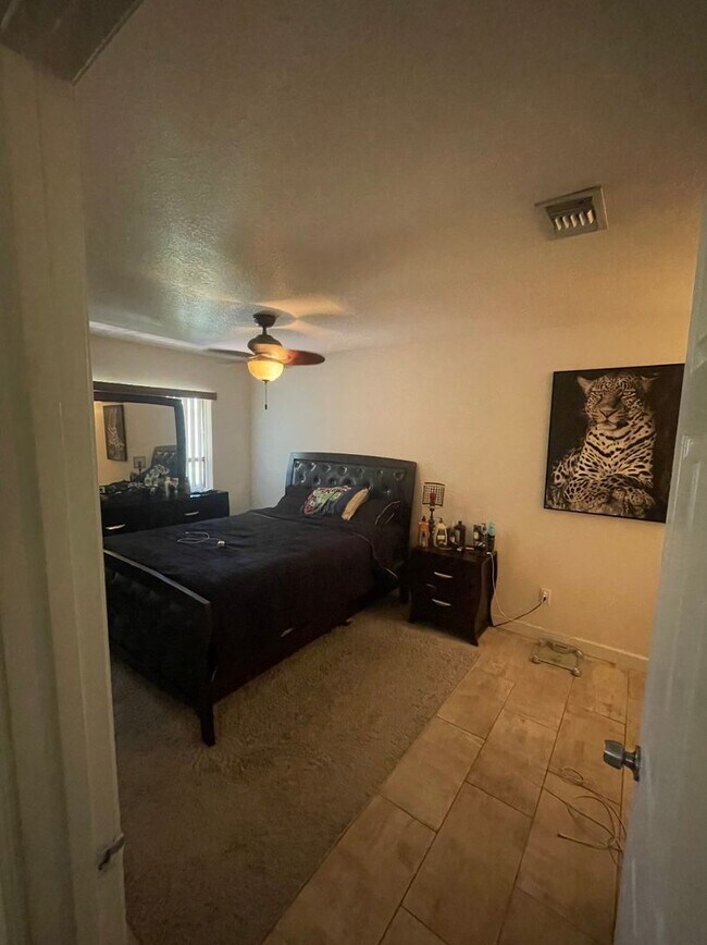 Building Photo - 1 bedroom Creekside Villas Townhome Near O...