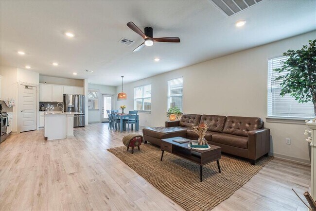 Building Photo - 125 Cupreata Ln
