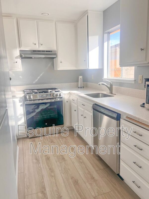 Building Photo - 2120 Rocklyn St