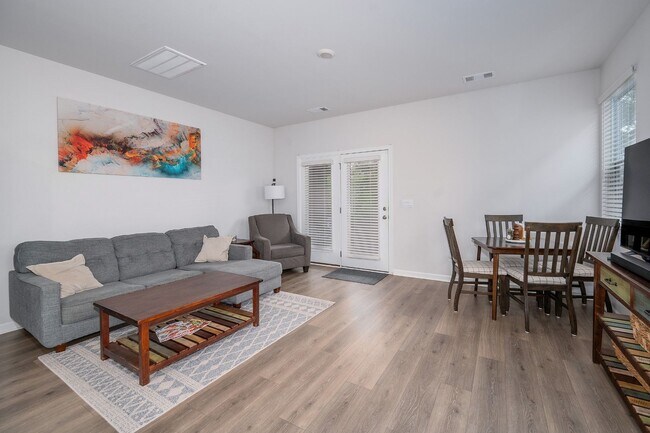 Building Photo - Bright 3-Bed End-Unit Townhome in Cedar Station with Modern Finishes & Private Outdoor Spaces