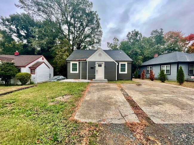 Building Photo - Welcome to this stunning 3-bedroom, 2-bath...