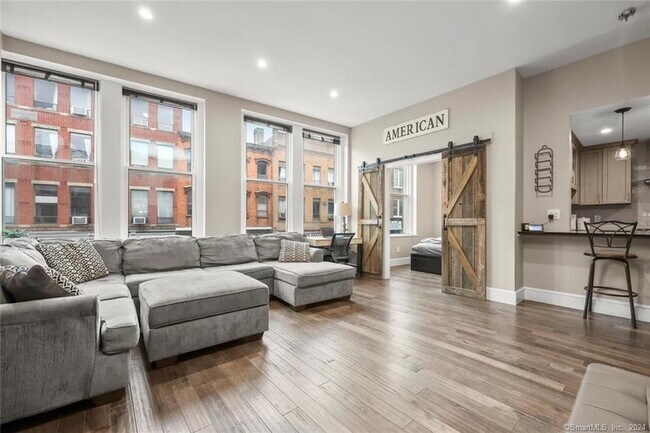 Building Photo - 83 Washington St