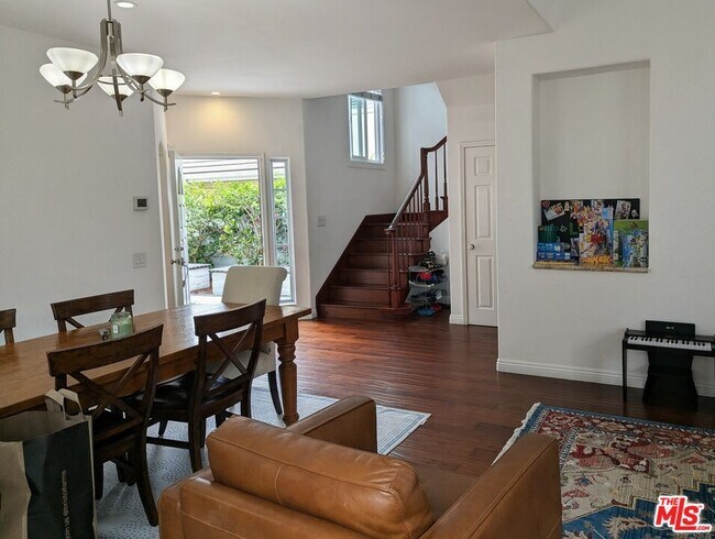 Building Photo - 2730 Point Del Mar