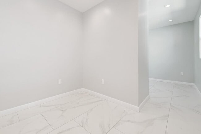 Building Photo - 6134 Fair Ave