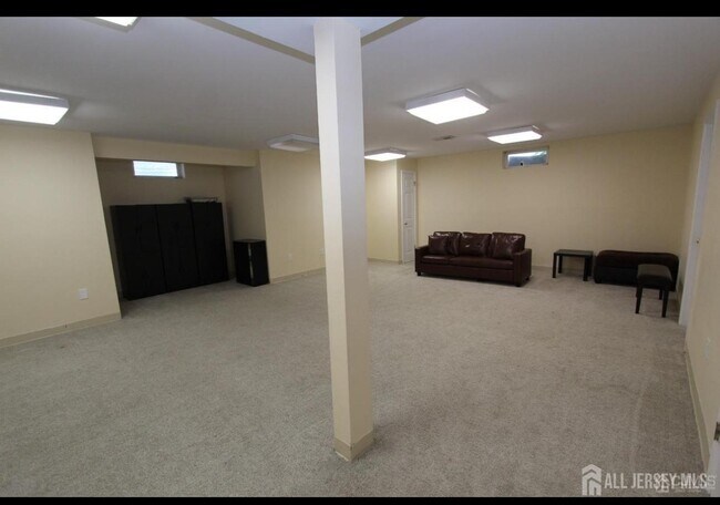 Building Photo - 96 Marion Dr