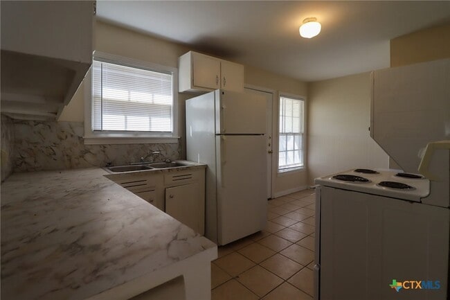 Building Photo - 1512 White Ave