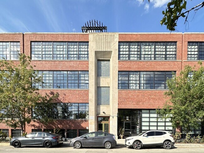 Building Photo - 1426 W 21st St