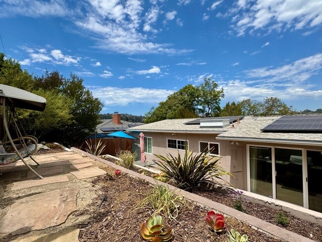 Building Photo - 8829 Greenview Pl
