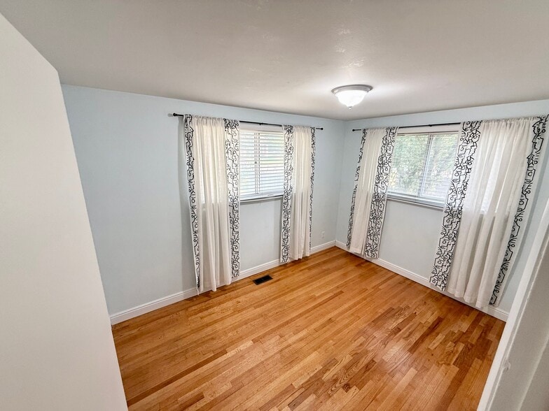 Building Photo - 6884 Bellavista Dr