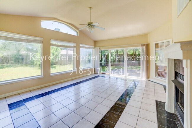 Building Photo - Beautiful home across from Jenks Middle School