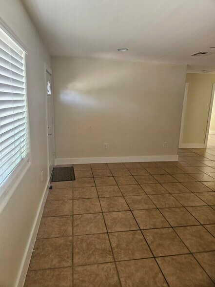 Building Photo - 9628 N 13th St