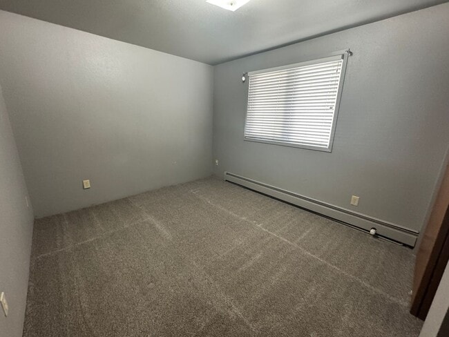 Building Photo - 1 BD, 1 BA Apartment Nestled Back on a Cul-de-Sac