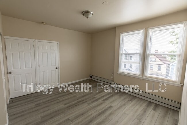 Building Photo - 154 Taylor St
