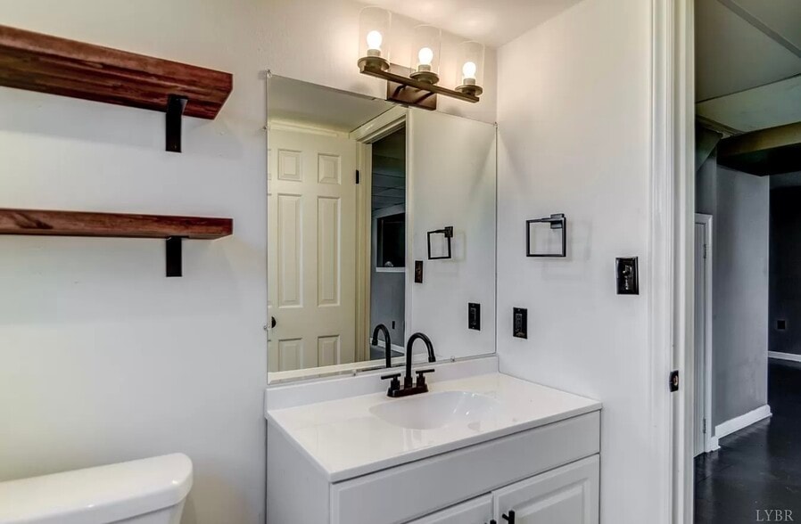 Building Photo - 246 Poor House Rd