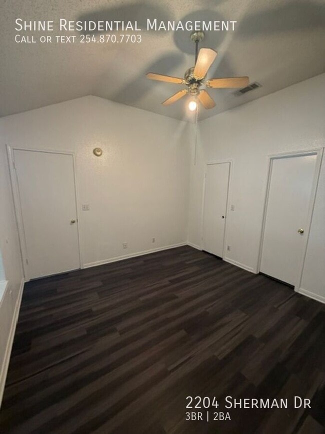 Building Photo - 2204 Sherman Dr