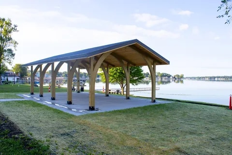 Building Photo - 7405 Lake Shore Dr