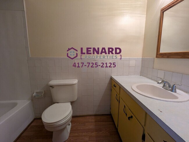 Building Photo - Cozy 2 Bedroom House!