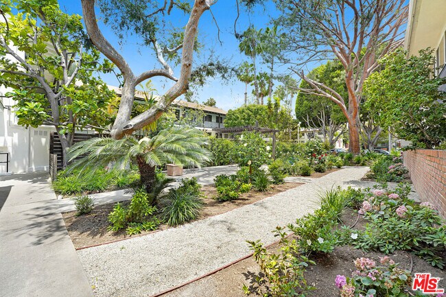 Building Photo - 1219 N Crescent Heights Blvd