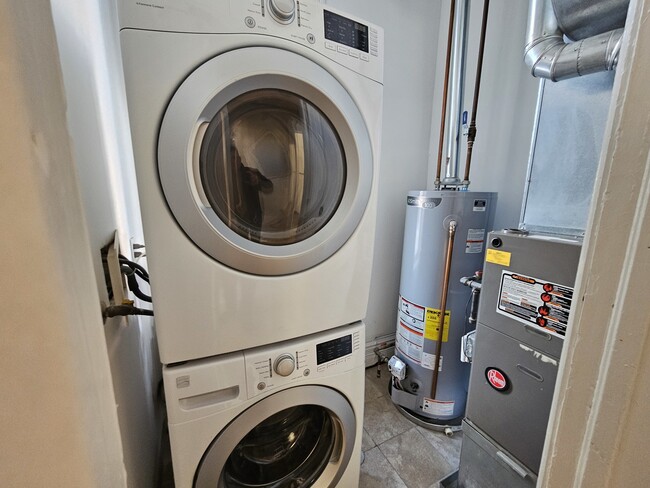 Building Photo - 2000 S Ashland Ave