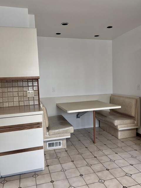Building Photo - Soundview