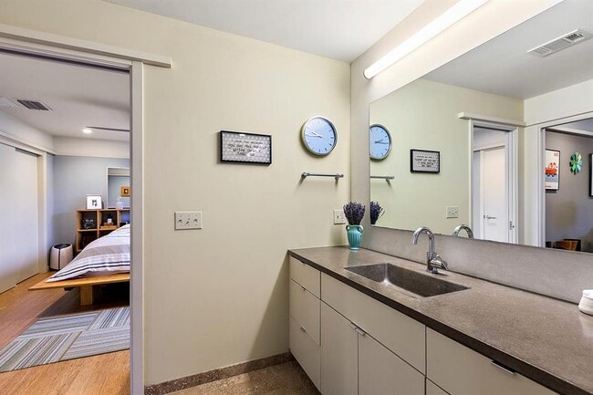 Building Photo - 805 Cumberland Rd