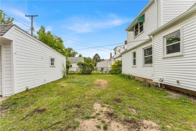 Building Photo - 22750 Tracy Ave