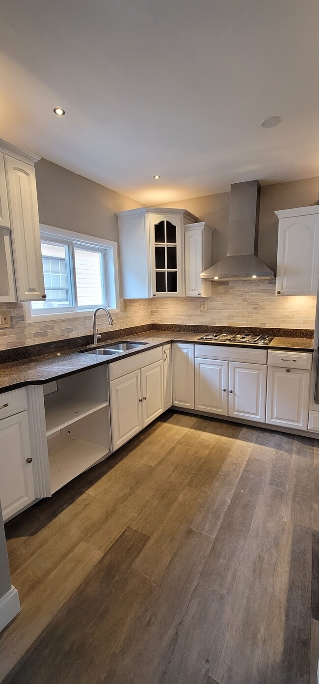 Building Photo - 16 Ayer Pl