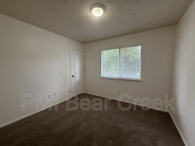Building Photo - 9618 Yearling Cir