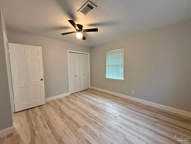 Building Photo - 9681 Pine Cone Dr