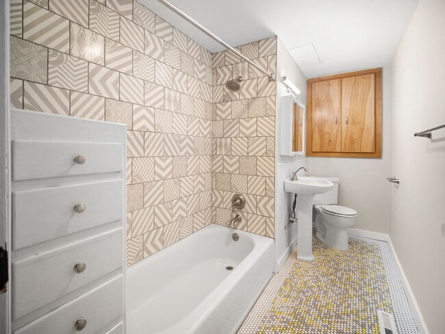 Building Photo - Modern & Cozy Retreat in Spokane – Prime Location Near Downtown