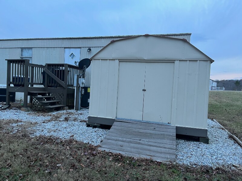 Building Photo - 104 Lynn Dr