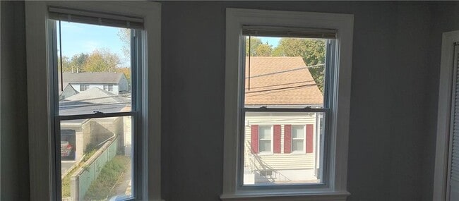 Building Photo - 19 Irving Ct