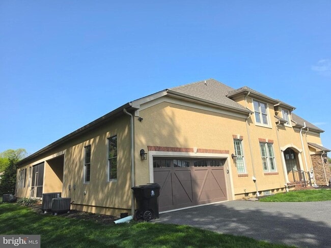 Building Photo - 94 Wolf Creek Cir