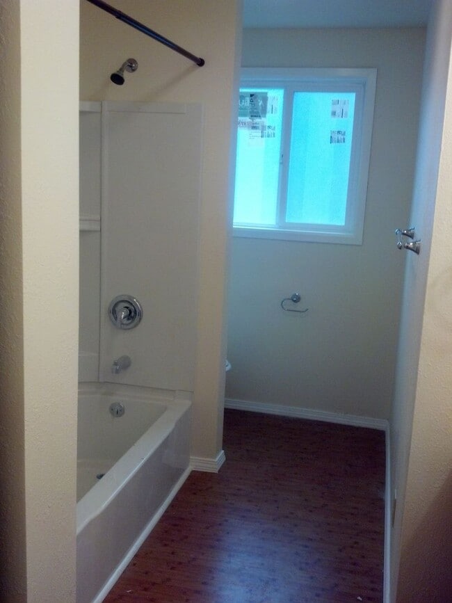 Building Photo - 109nst